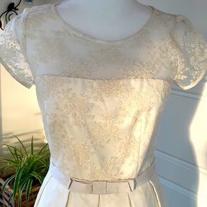 Taylor lace cream dress stunning